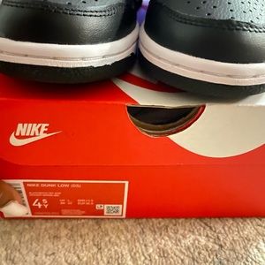 new black and white dunks